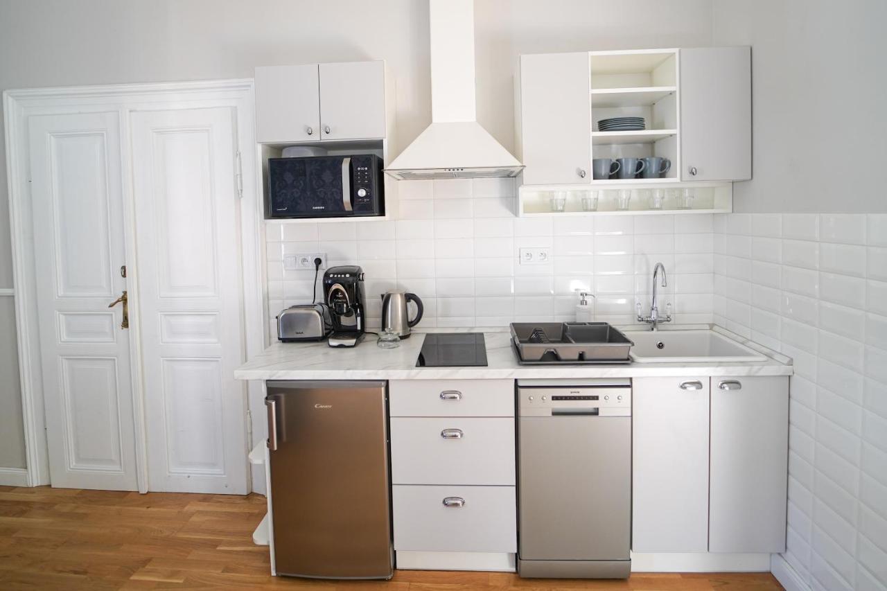 Spa Apartments Theresia Dubi  Екстер'єр фото