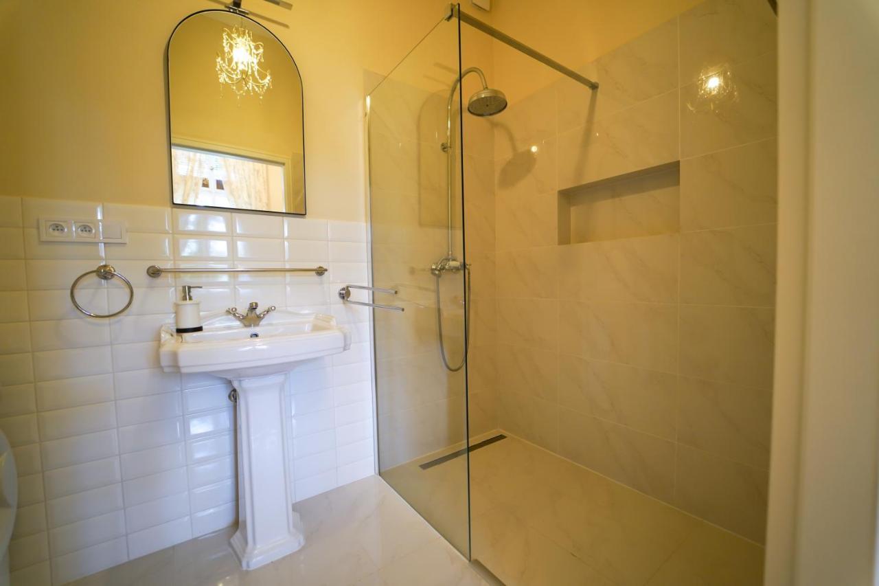 Spa Apartments Theresia Dubi  Екстер'єр фото